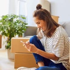 woman-on-phone-while-moving